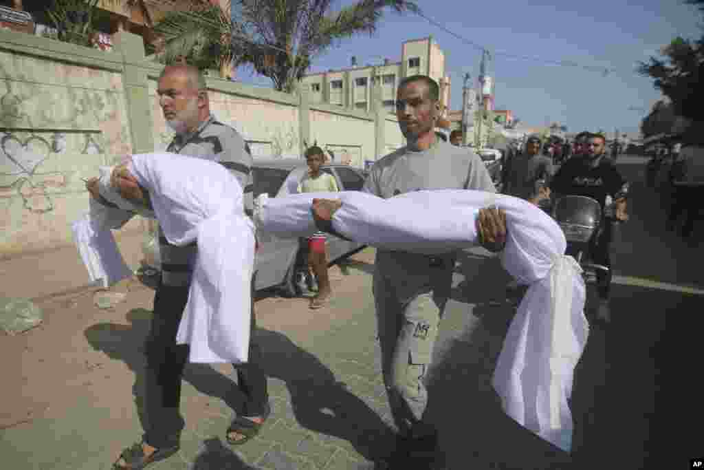 حمل اجساد کشته&zwnj;شدگان در حمله هوایی اسرائیل&nbsp; به نوار غزه 