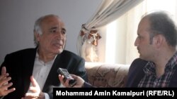 حاجی سید داود کارشناس مسایل سیاسی در جریان مصاحبهء اختصاصی با سید فتح محمد بها خبرنگار رادیو آزادی در کابل.