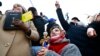 România: De ce ridică guvernul restricțiile de Paști și de 1 Mai?