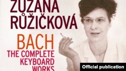 Zuzana Ruzickova pe coperta ediției complete Bach publicată de Warner Classics