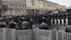 Poliția a arestat sute de persoane la Minsk la manifestațiile de marcare a Zilei Libertății
