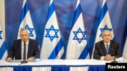 Prema dogovoru, bivši ministar odbrane Benny Gantz (lijevo) i članovi njegove male centrističke stranke pridružit će se koaliciji Benjamina Netanyahua (desno), fotoarhiva