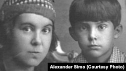 Олена Сімо (розстріляна в 1938 році) та її син Ігор, 1930-ті роки