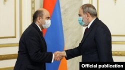 Armenia - Prime Minister Nikol Pashinian meets with Edmon Marukian, the leader of the opposition Bright Armenia Party, March 4, 2021.