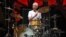 Charlie Watts a Rolling Stones montevideói koncertjén, 2016. február 16-án