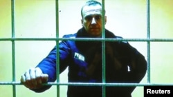 Алексей Навальный видеоэлемтә аша мәхкәмә утырышында катнаша