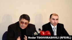 Сегодня адвокат семьи Сиорадзе, учредителя телекомпании, опротестовал решение Верховного суда Грузии, согласно которому владельцем «Гурии ТВ» признан бывший спонсор «Гурия ТВ»