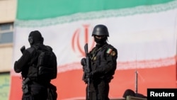 Članovi iranske policije prisustvuju skupu podrške vladi u Teheranu 12. januara.