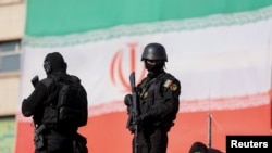 Співробітники іранської поліції на проурядовому мітингу в Тегерані 12 січня