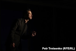 Чингиз Капин в роли Гамлета. Постановка театра «ARTиШОК». Алматы, 25 февраля 2021 года.