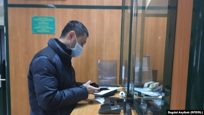 Альнур Ильяшев в банке.