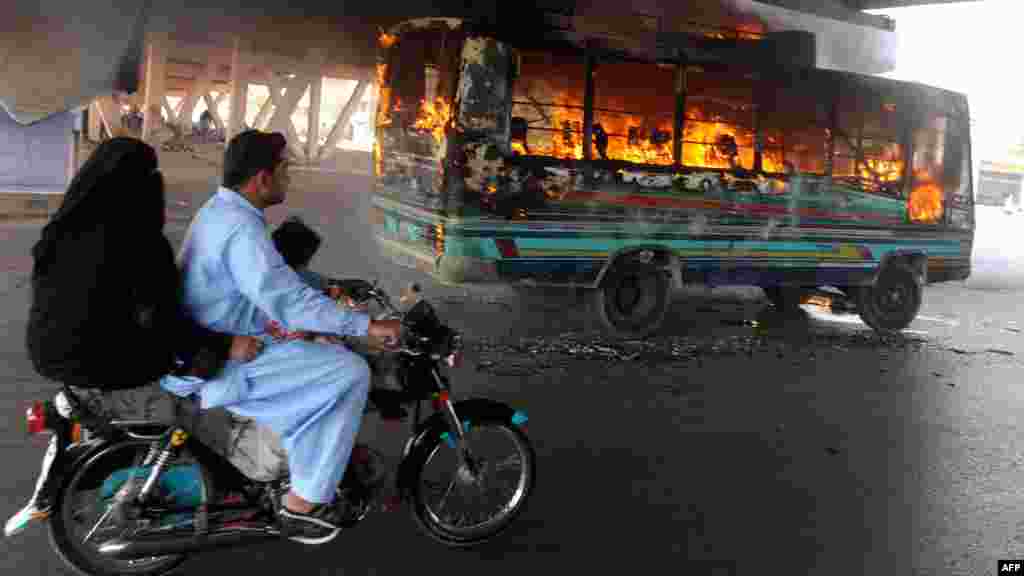 Pakistan - Protesti u Karačiju, 27.03.2012. Foto: AFP / Rizwan Tabassum 