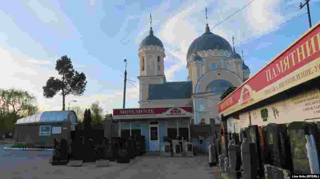 Biserica din curtea cimitirului Sfântul Lazăr din Chișinău.