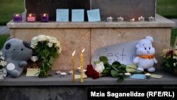9 ივლისს თბილისში, აშშ-ის საელჩოსთან გაიმართა სმითების ხსოვნისადმი მიძღვნილი აქცია