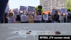 Илустрација - Фотографија од еден од протестите кои последниве денови се организираат во БиХ поради неколкуте убиства и напади на жени