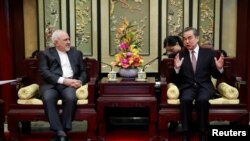 Iranian Foreign Minister Mohammad Javad Zarif (L) and his Chinese counterpart Wang Yi iduring their meeting at the Diaoyutai State Guesthouse in Beijing, China February 19, 2019. How Hwee Young/Pool via REUTERS