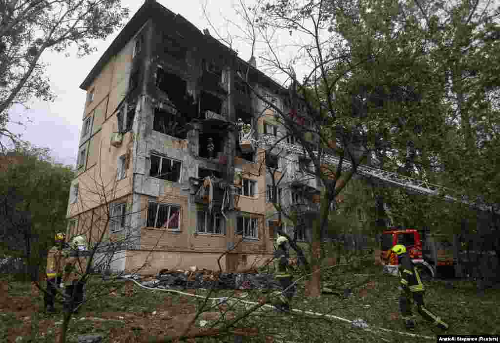 Пошкоджена багатоповерхівка у Солом'янському районі Києва, де внаслідок російської атаки загинула 12-річна дівчинка