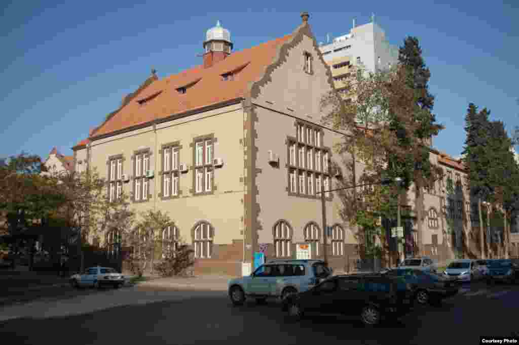 Azerbaijan -- Old and new Baku, NOT TO USE, JUST FOR INFOGRAPHIC, 