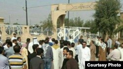 بخشی از میان‌برنامه‌ها در برنامه «کلاه‌قرمزی» اعتراض تعدادی از شهروندان عرب در استان خوزستان را به دنبال داشته‌است.