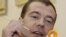 Орусиянын президенти Дмитрий Медведев көркөм өнөр музейинде, 14-май, 2009-жыл. Евробиримдик Хабаровск самитинде Медведев менен мунасага келишээрине көзү жетпей турат.