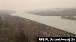 Canalul, Ceaușescu, România în 1984. Canalul Dunăre-Marea Neagră, „un șanț în apă” tras peste o groapă comună