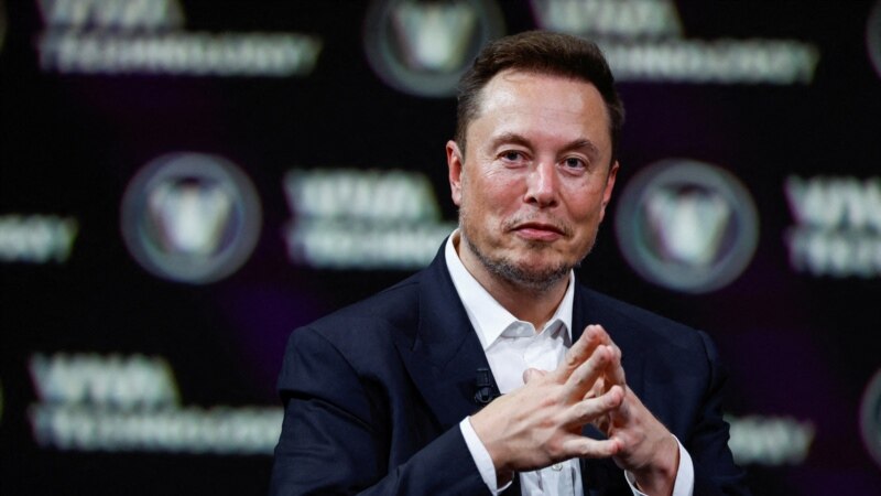 Musk: Twitter humbi gjysmën e fitimeve nga reklamat
