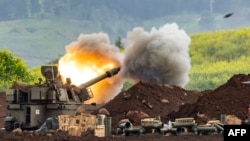 Израелски артилериски топ испукува проектили кон јужен Либан на 15 март, 2026 година