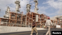 Iran -- Iranian workers walk at a unit of South Pars Gas field in Asalouyeh Seaport, north of Persian Gulf, November 19, 2015