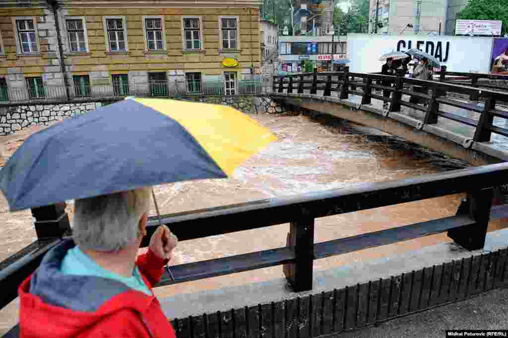 Vodostaj Miljacke kod mosta Drvenija, Sarajevo