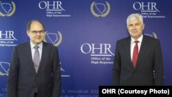 Schmidt (lijevo) s Čovićem nakon sastanka, 10. august, 2021. 