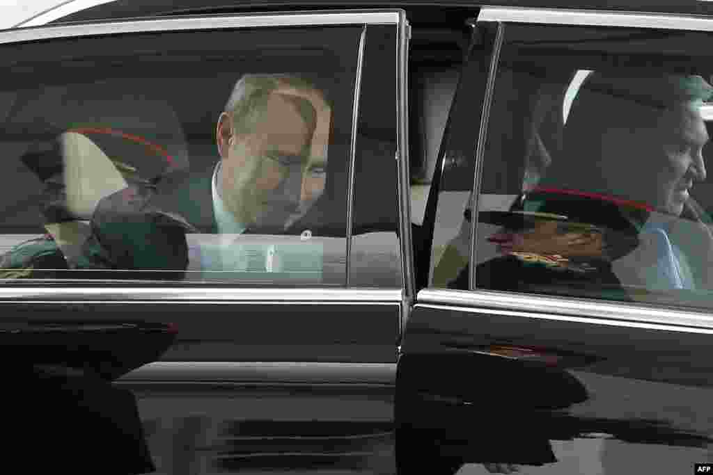 The honor guards are reflected in the limousine carrying Russian President Vladimir Putin as he arrives at the opening day of the World Climate Change Conference 2015 (COP21), at Le Bourget, on the outskirts of Paris, on November 30. (AFP/Christophe Ena)