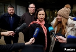 Mary Lou McDonald, lidera Sinn Fein, nu ar putea deveni prim-ministru nici dacă ar putea forma o coaliție cu celelalte partide de stânga, mai mici. Împreună, nu au mai mult de 60 de locuri în parlament, dar o majoritate necesită 88.