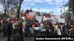 Protest ispred Narodne skupštine Srbije u Beogradu 10. aprila 2021, na kojem se okupilo više hiljada ljudi sa zahtevom da se obustave svi projekti štetni po životnu sredinu, kao i da se propisi usklade sa najvišim ekološkim standardima.