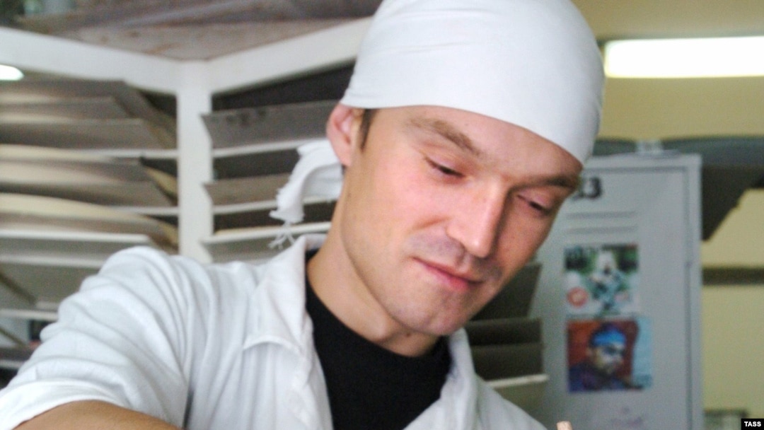 Шоколад содержит большое количество какао, но кроме того в нем много сахара и жиров, поэтому употреблять его для понижения давления нужно строго дозированно.