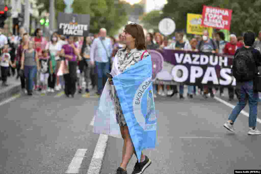 Eko straža i okupljeni građani sa protesta su poručili da traže poštovanje Ustava, člana 74. koji garantuje čistu životnu sredinu.