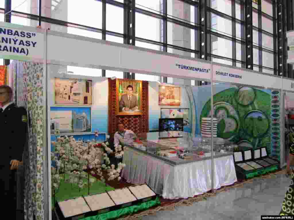 3-nji iýunda Aşgabatda “Türkmenistanyň dokma senagatynyň Garaşsyzlyk ýyllarynda ýeten sepgitleri we geljegi” atly dokma önümleriniň halkara sergisi açyldy. 