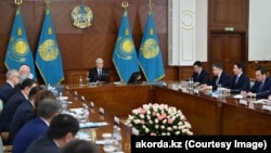 Қазақстан президенті Қасым-Жомарт Тоқаев үкіметтің кеңейтілген отырысында сөз сөйлеп отыр. Астана, 10 ақпан, 2026 жыл