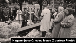 Поховання жертв НКВС у Львові, червень 1941 року