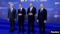 Президенти Чехії Петр Павел, Латвії Едгарс Рінкевичс, Румунії Клаус Йоганніс і Польщі Анджей Дуда під час зустричі «Бухарестської дев’ятки» (B9), також відомої як саміт Східного флангу НАТО в Ризі, Латвія, 11 червня 2024 року