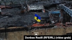 Український прапор над міськрадою Куп'янська. Січень 2026 року