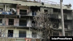 2008 წლის ომის დროს დაბომბვის შედეგად დაზიანებული საცხოვრებელი კორპუსი გორში. 