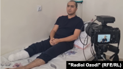 Обид Шоҳимардонов ҳангоми суҳбат бо Радиои Озодӣ