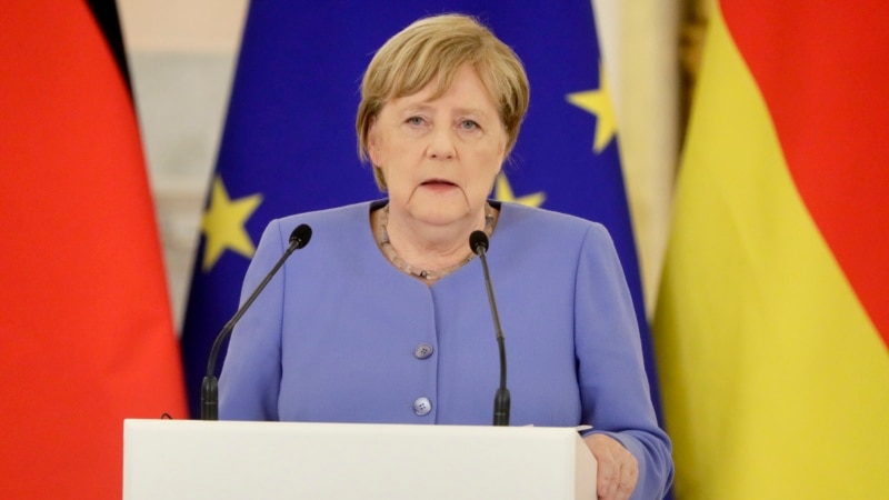 Меркел во посета на Украина 