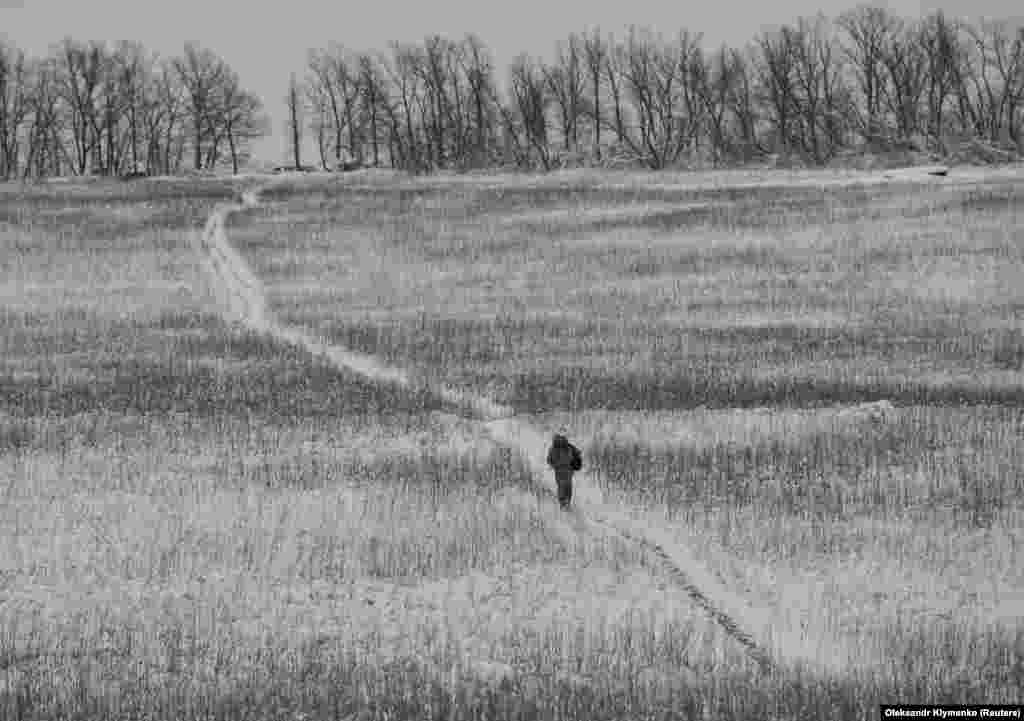 A Ukrainian serviceman walks near the government-held village of Travneve in eastern Ukraine. (Reuters/Oleksandr Klymenko)