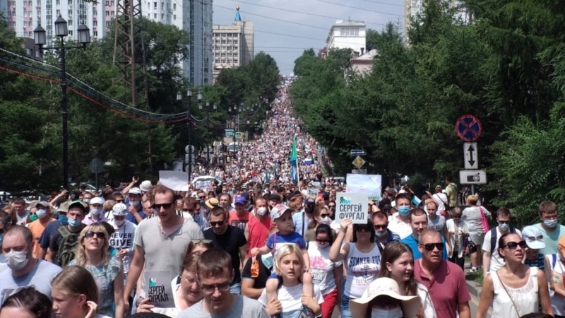 'راه‌پیمایی ده‌ها هزار تن در شهر خاباروفسکِ روسیه'