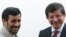 احمد داود اوغلو،(راست) وزیر امور خارجه ترکیه همراه با محمود احمدی نژاد، رییس جمهوری اسلامی ایران