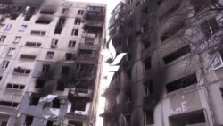 Bombák, bunkerek és temetések: Mariupol lakói a túlélésért küzdenek