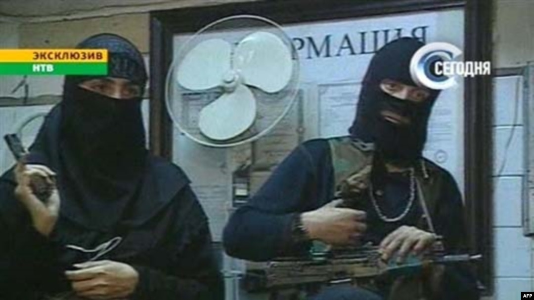 Родственники жертв и пострадавшие от теракта не согласны с тем, что в гибели людей виноваты только террористы