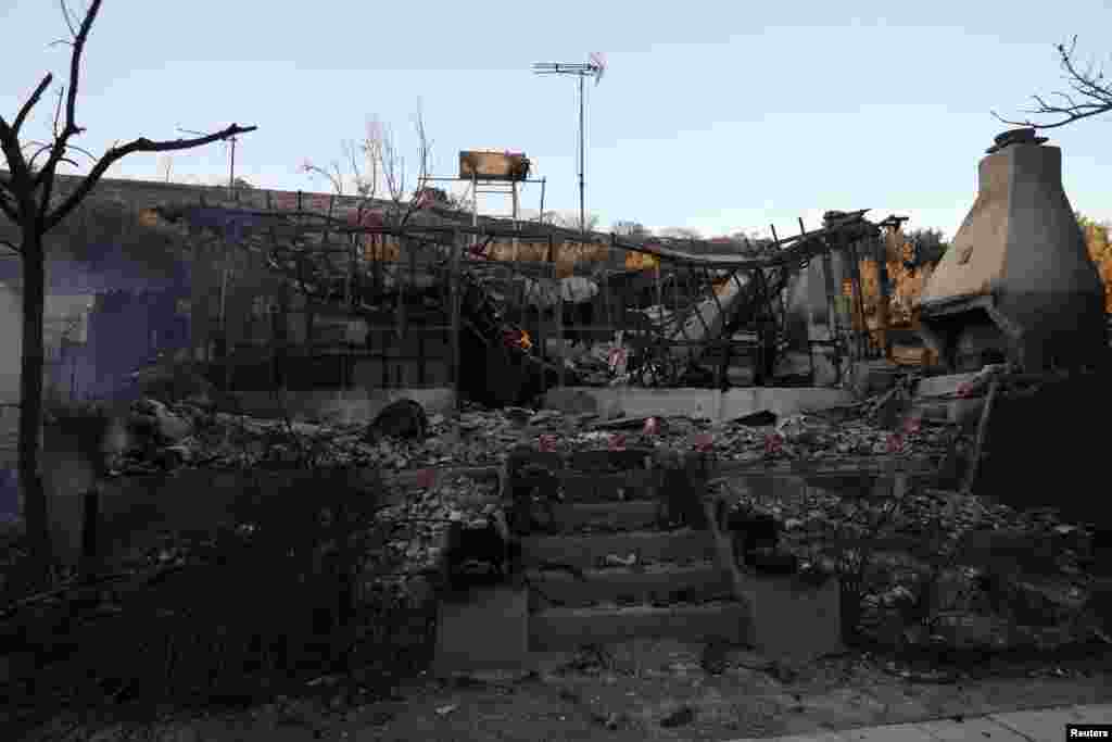 Pamje të kampit të shkatërruar në Greqi.