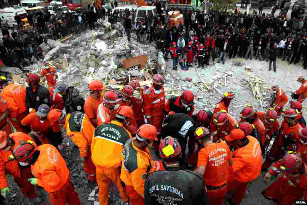 Фоторепортаж с землетрясения в Ване #22